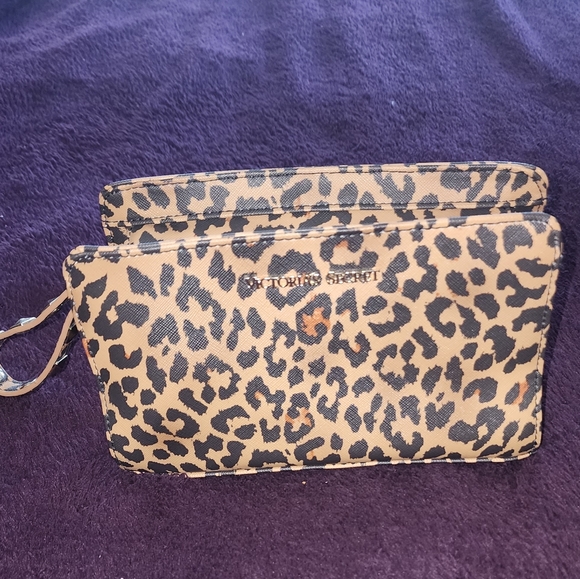Victoria's Secret Leopard Printed Wristlet - Picture 12 of 12